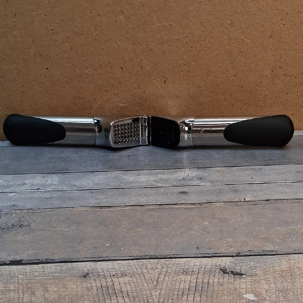 Oxo steel garlic